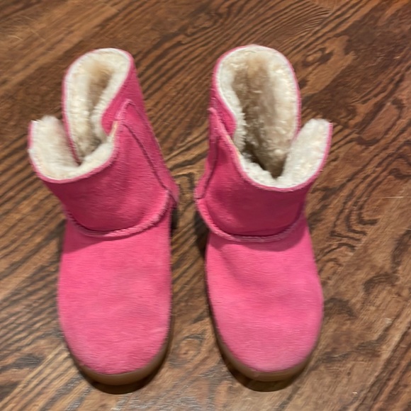 Child’s size 10 UGG Boots Pink - Picture 1 of 6